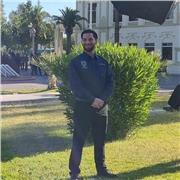 Joven alumno con facilidad de enseñanza por las ciencias exactas